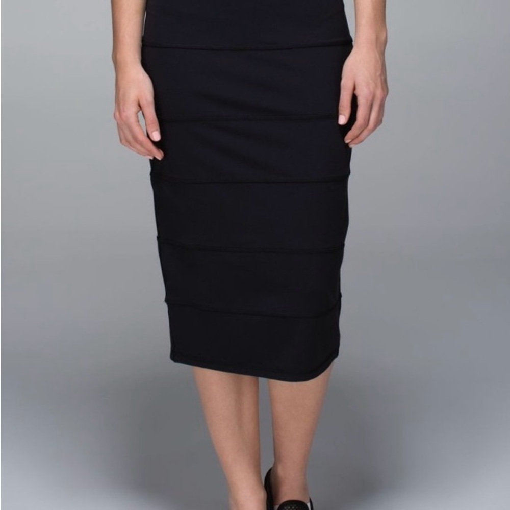 Women’s Lululemon Yoga Over Skirt - Black - Size 8 - EUC